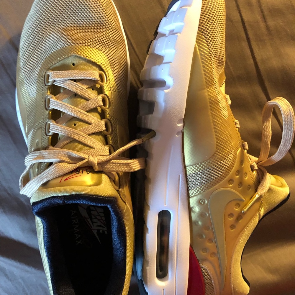NIKE AIR MAX ZERO QS Gold 8.5 NEW
